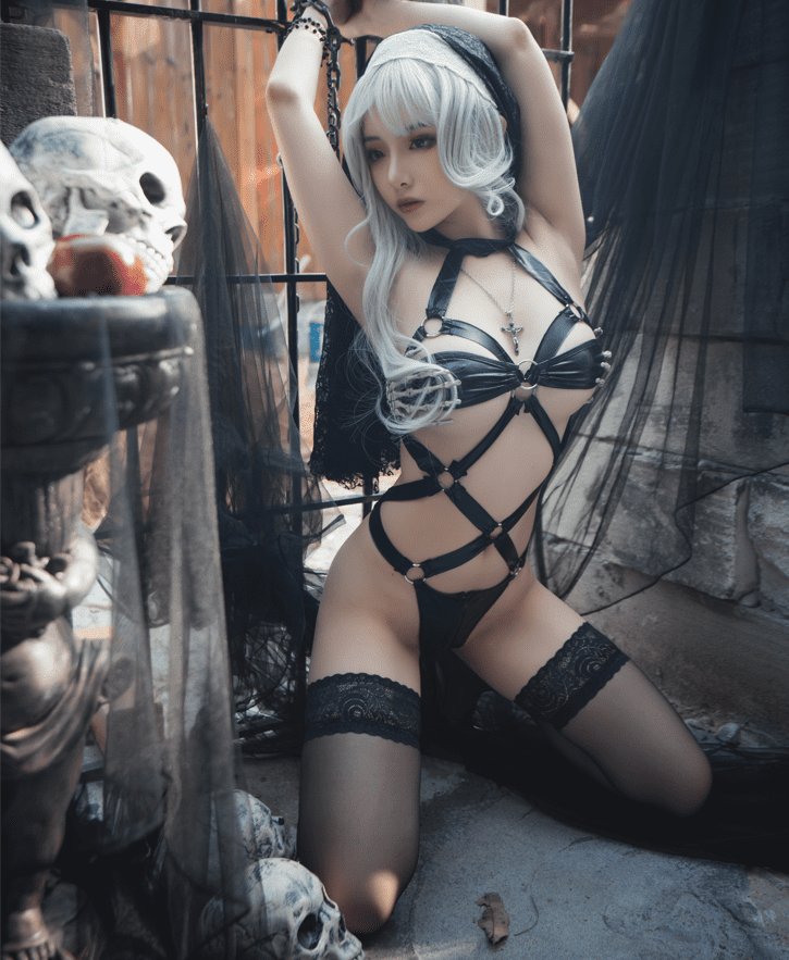 雯妹不讲道理-暗黑修女[28P/403MB]