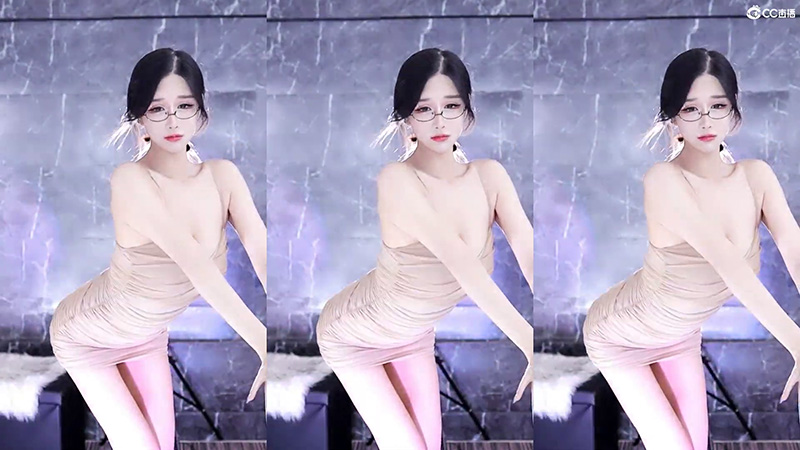 [主播]网易CC直播小恩雅抖胸表情舞预览图 2