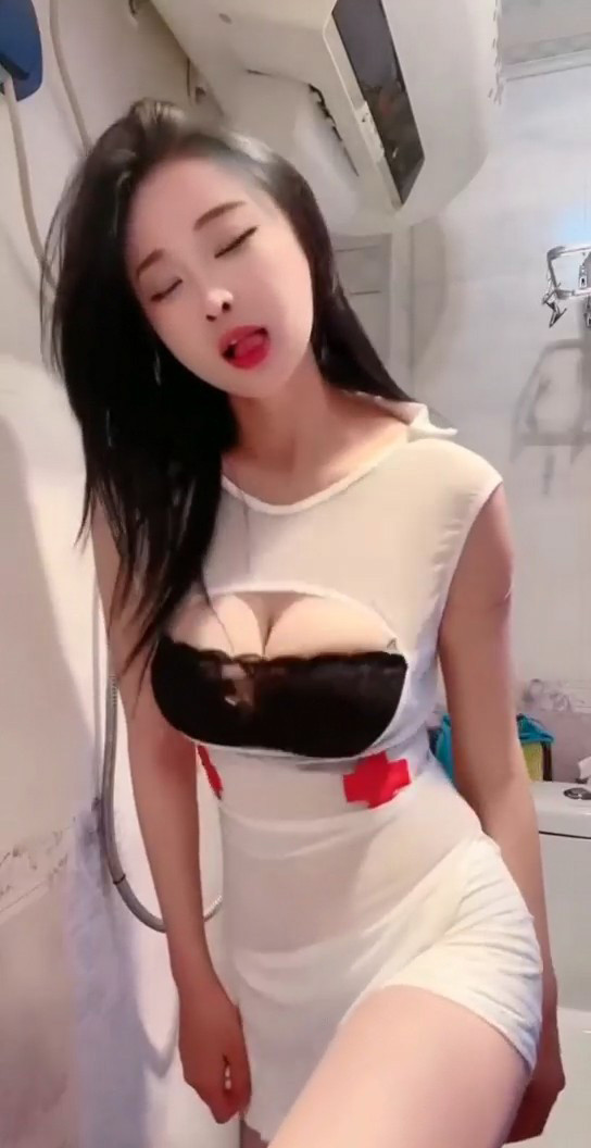 [小姐姐]230710快手主播男王定制抖胸短视频[3V/25 MB]