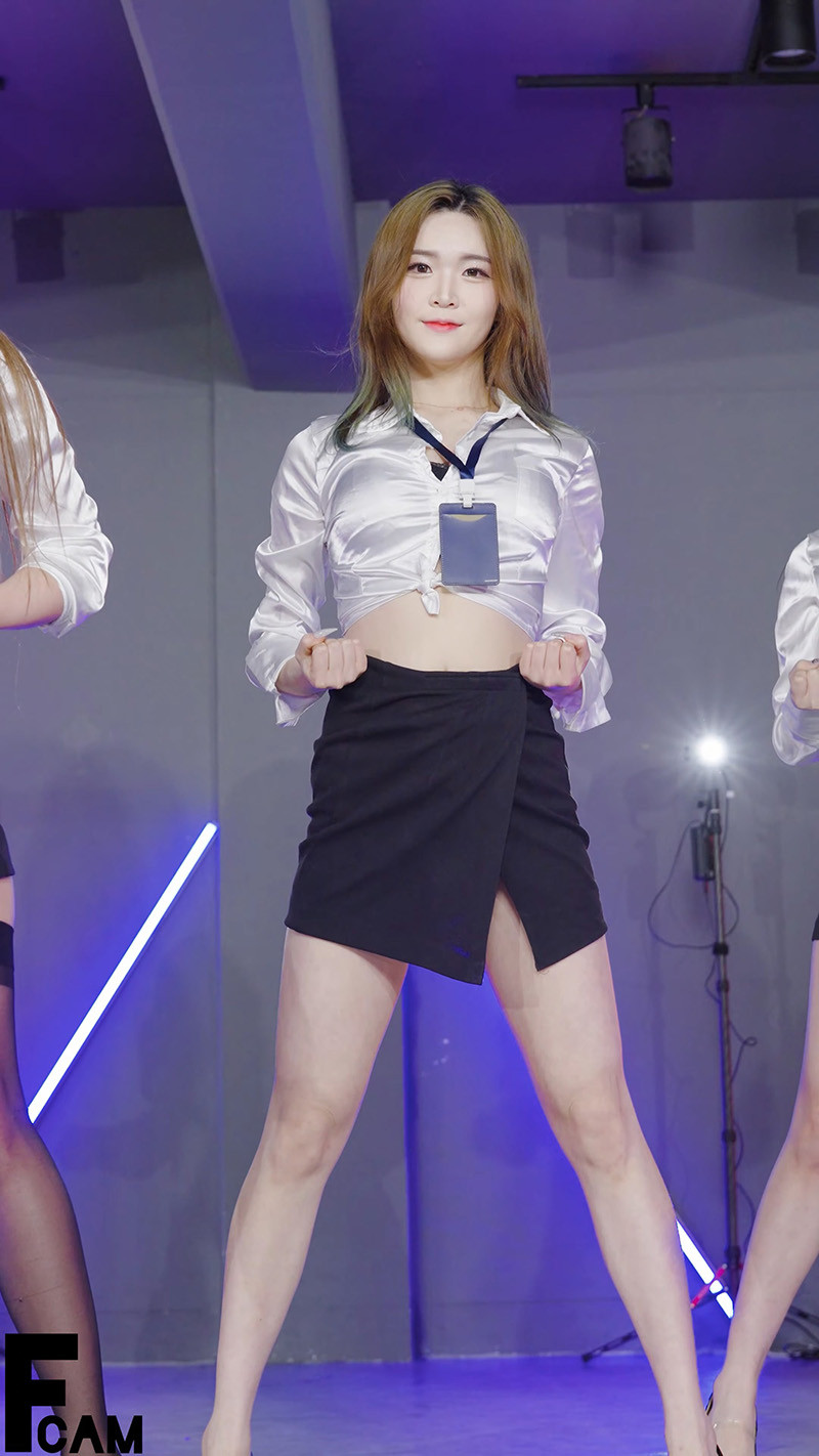 [饭拍]韩国女团Girlcrush Hayun翘臀热舞预览图 2