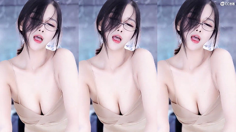 [主播]网易CC直播小恩雅抖胸表情舞