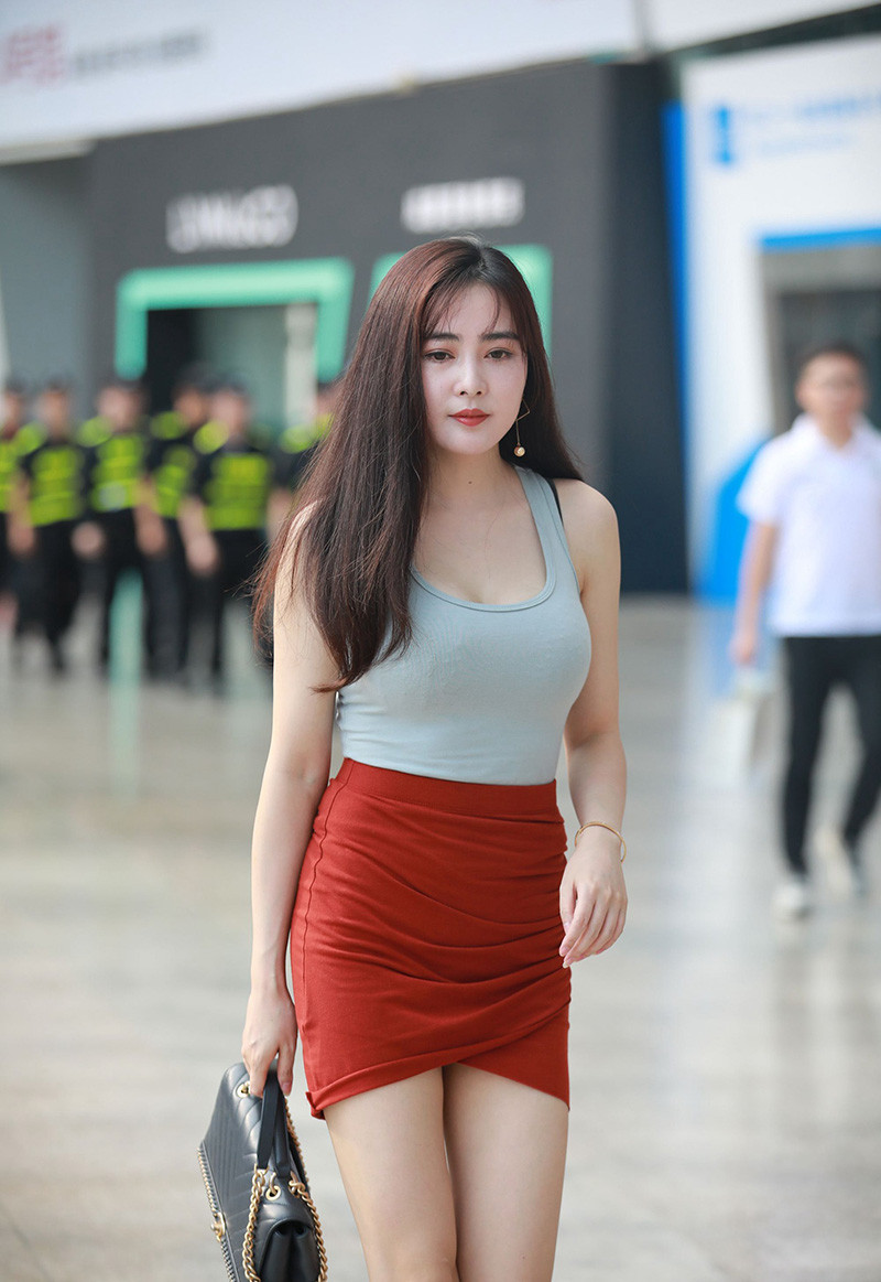 [街拍]V47.极品红色包臀裙美少妇姐妹花[图片/视频/13.6G]