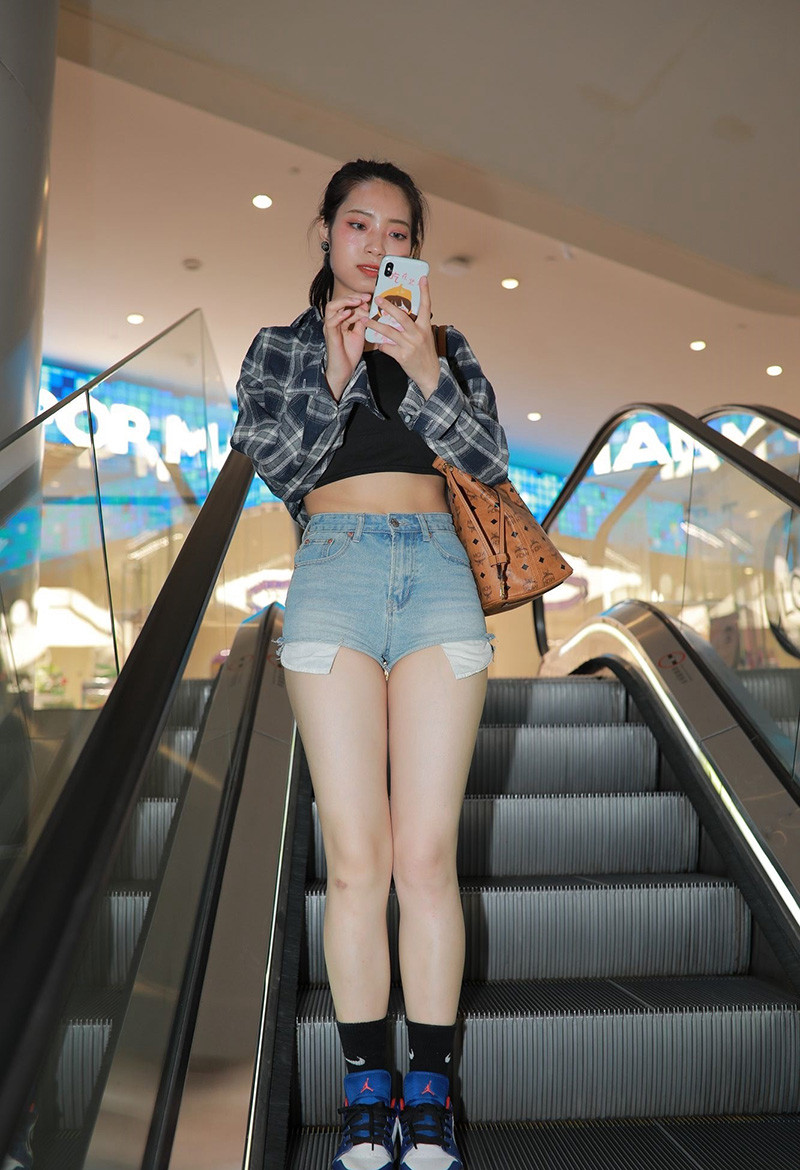 [街拍]719.爱笑的热裤女孩[图片/视频/23.7GB]