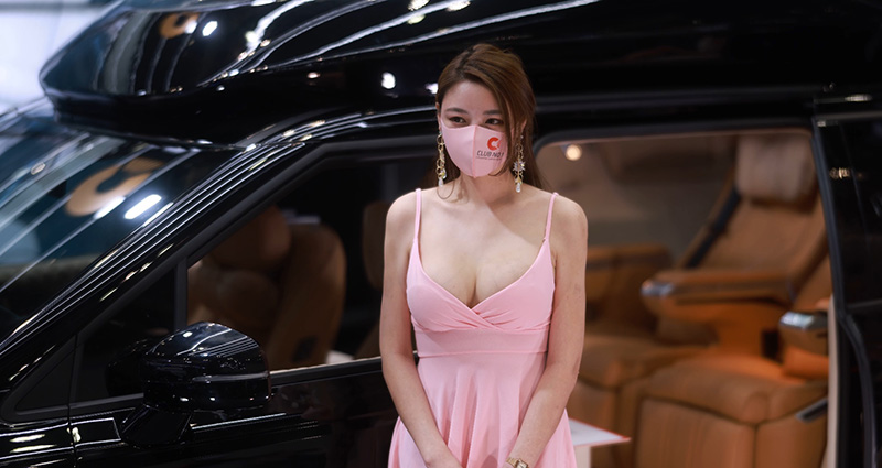 [展会][8k]2021 韩国首尔车展粉色低胸连衣裙模特