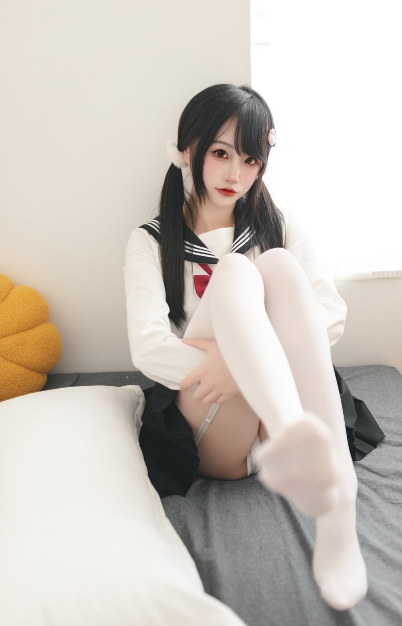 嗷呜酱 – 水手服