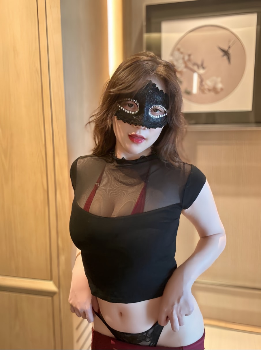 【微密圈】可可西yyy-蒙面女侠红色包臀裙