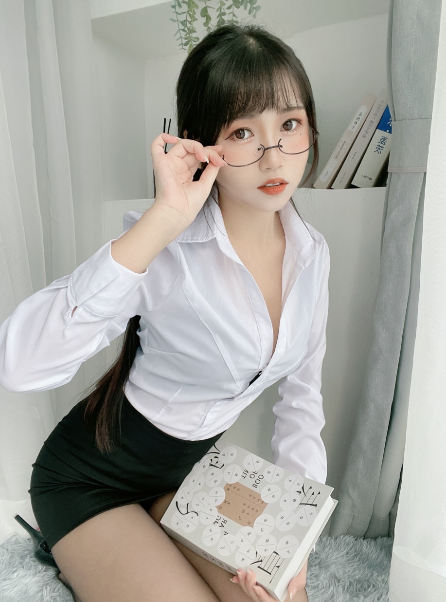 不呆猫 NO.064 黑丝包臀OL