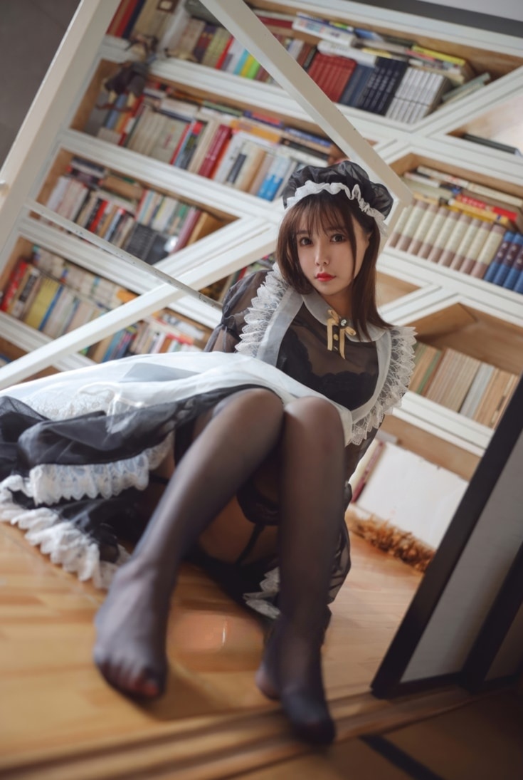 亚马逊鲶鱼 – NO.24 黑色透明女仆